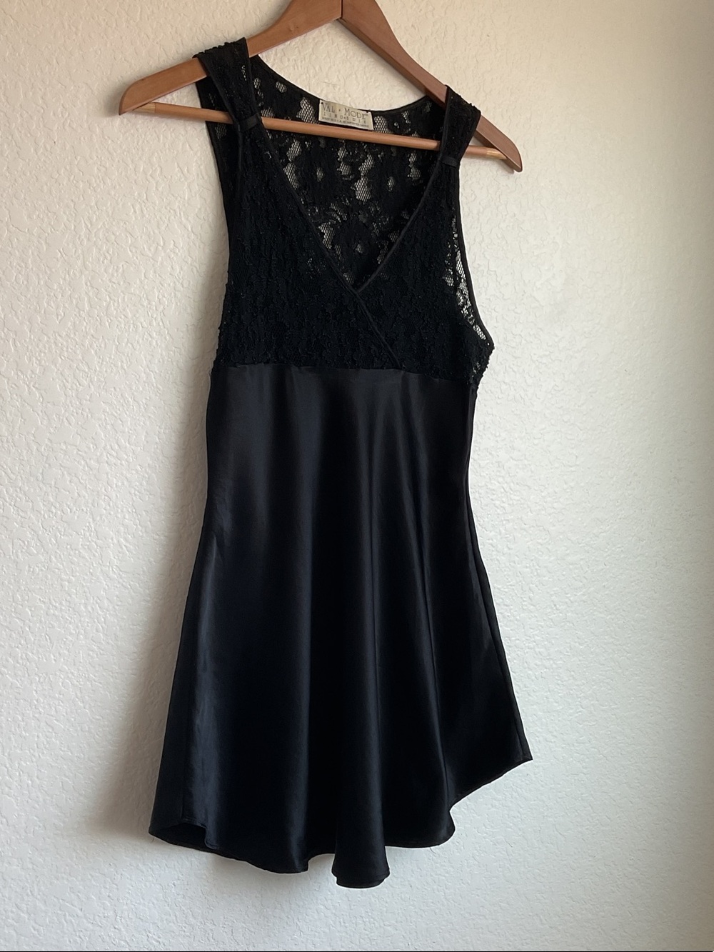 VAL MODE Black Lace-Top Satin Chemise | medium - Picture 2 of 16